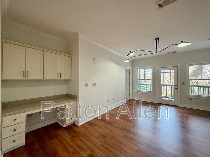 9 Kenilworth Knls #202 - Photo 5 of 41