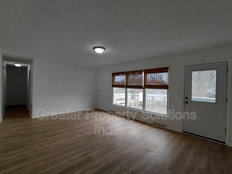 7705 Whitcomb St - Photo 2 of 8