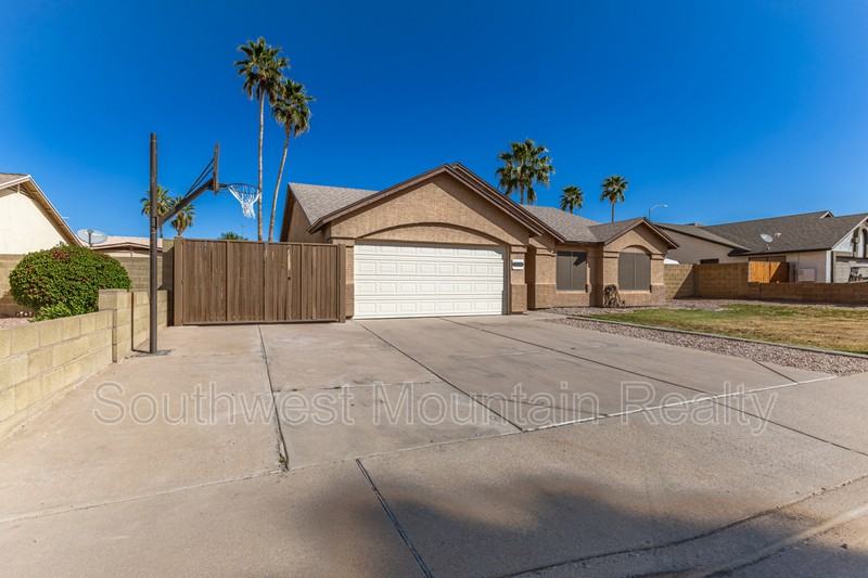 5526 E Forge Ave - Photo 3 of 31
