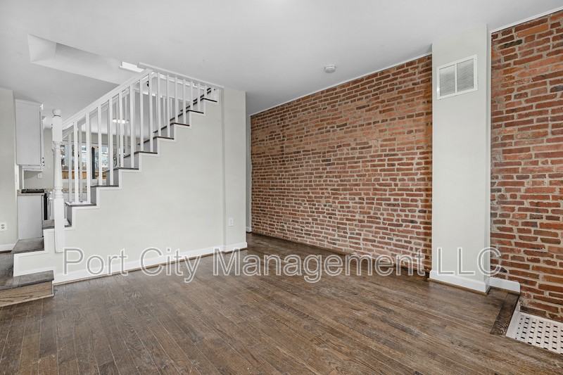 611 Oldham St - Photo 7 of 20