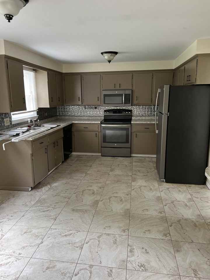 7820 Stuhldreher St Nw #7820 - Photo 2 of 5