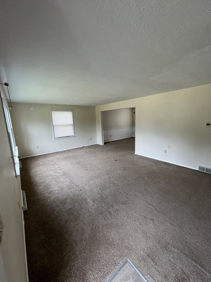 7820 Stuhldreher St Nw #7820 - Photo 3 of 5