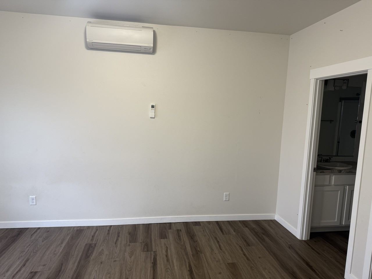 609 W Alder St #101 - Photo 2 of 7