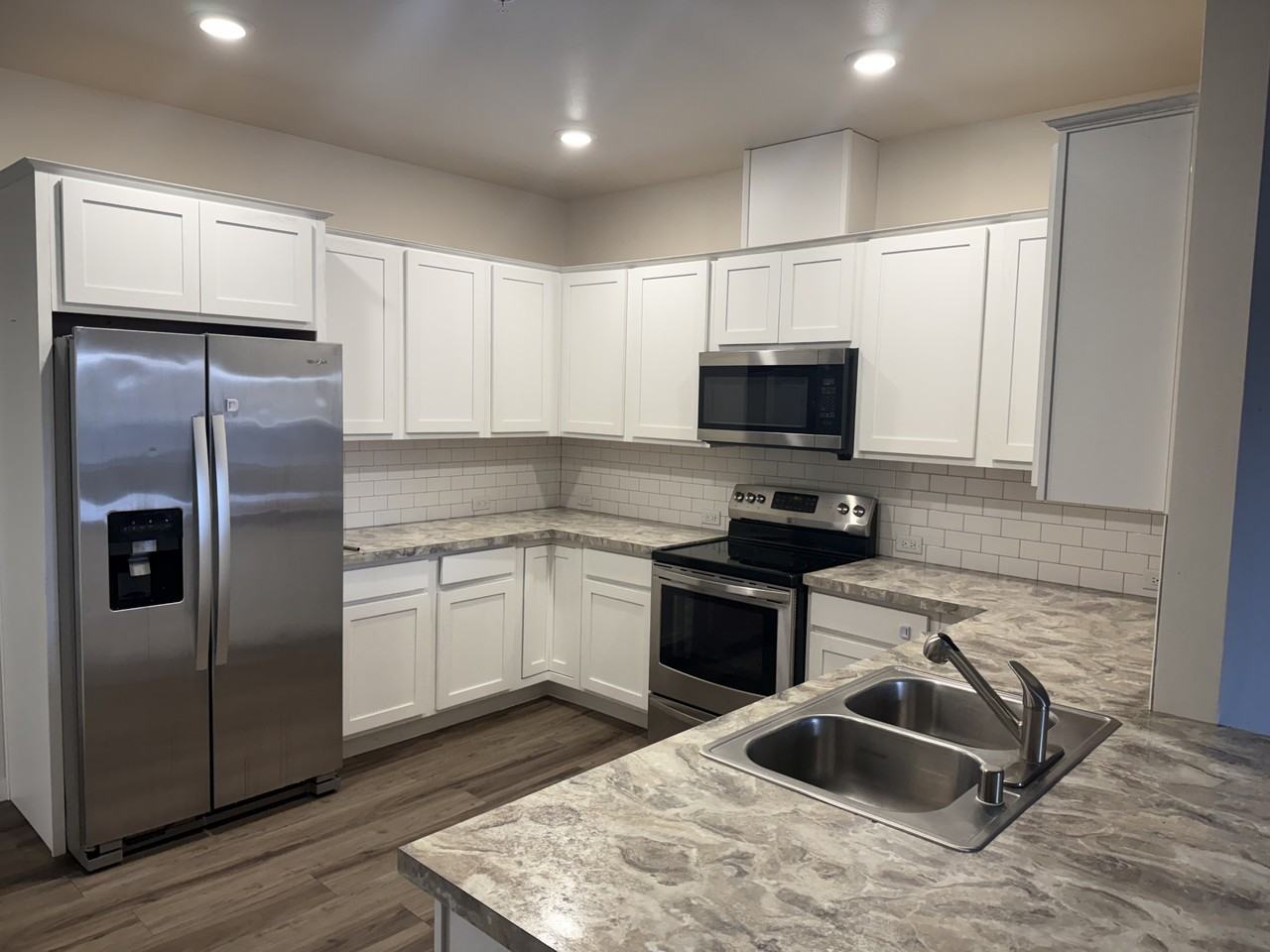 609 W Alder St #101 - Photo 4 of 7