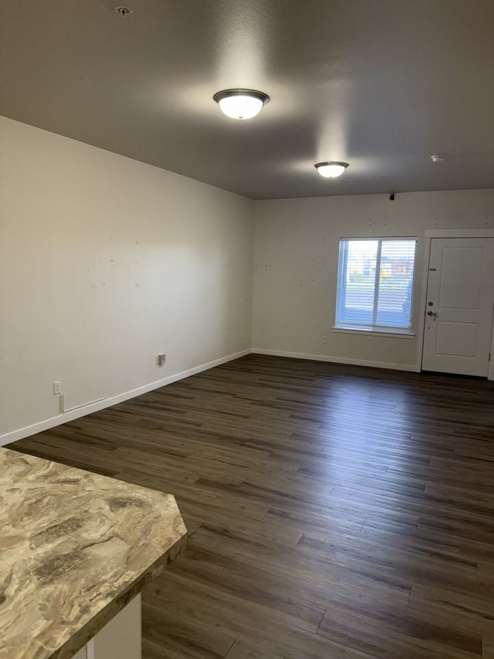 609 W Alder St #101 - Photo 7 of 7