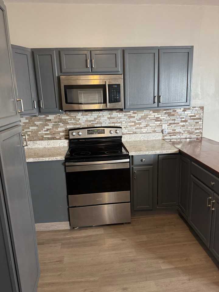 8305 4th Ave S - Photo 3 of 24