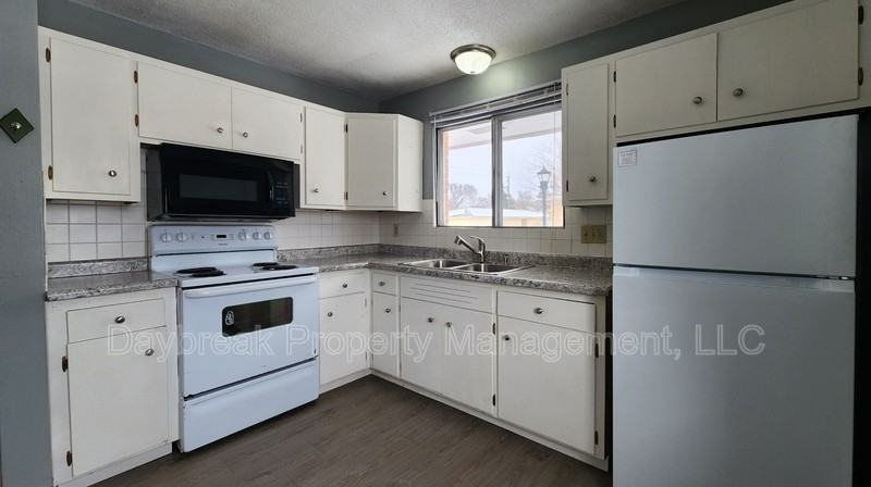 32 10th Ave N - Photo 5 of 18