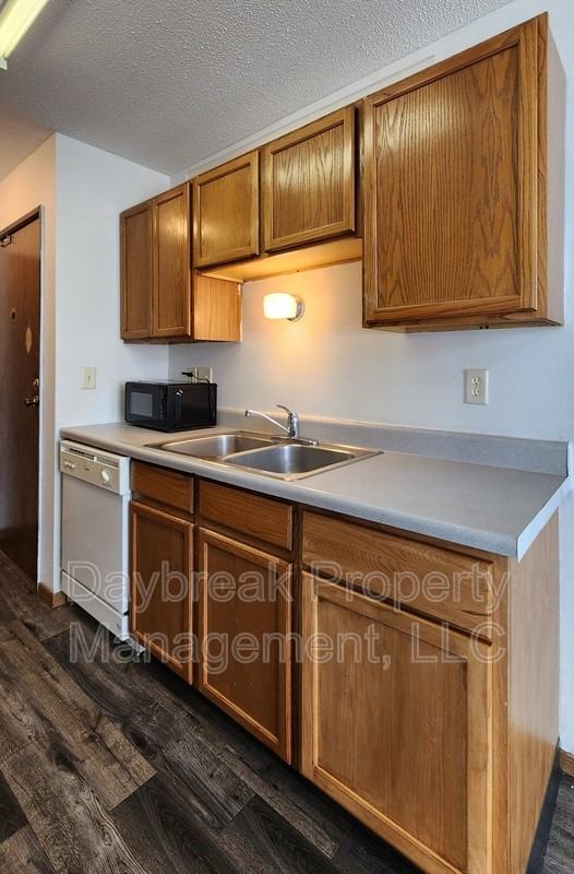 2408 3rd Ave N - Photo 4 of 16