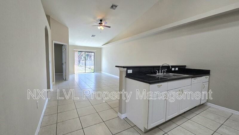 303 Ne 24th Ave - Photo 3 of 16