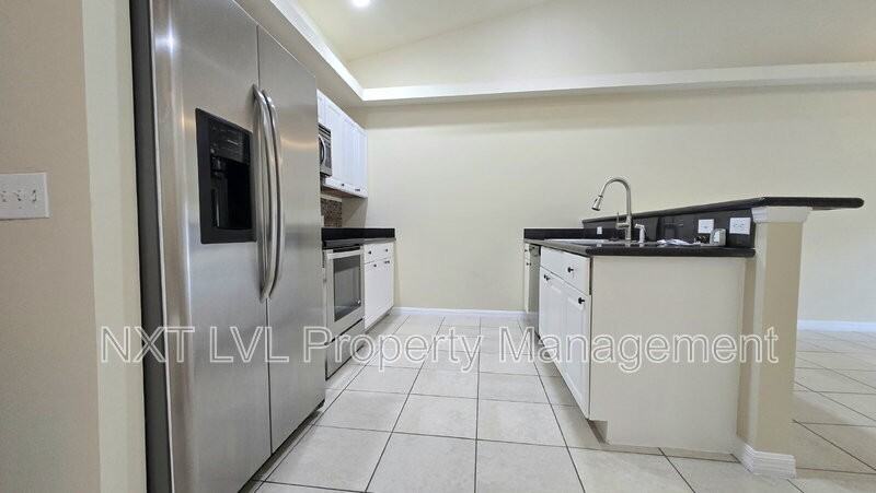 301 Ne 24th Ave - Photo 4 of 17