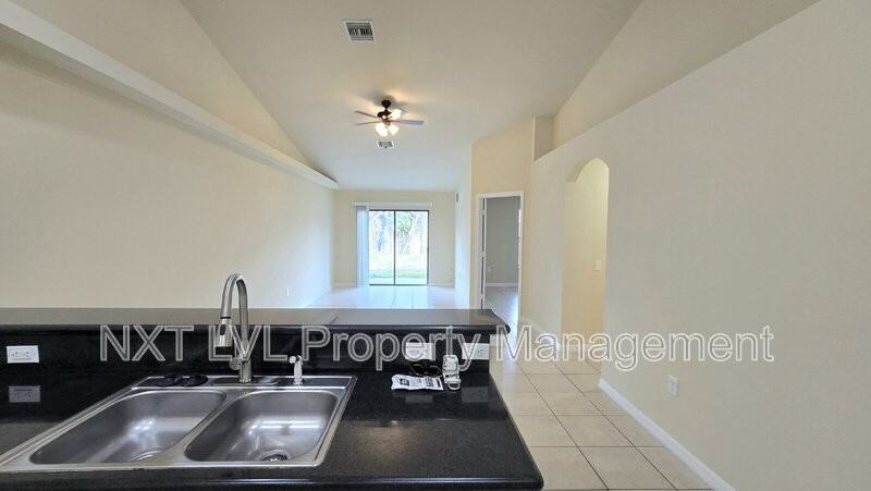 301 Ne 24th Ave - Photo 6 of 17