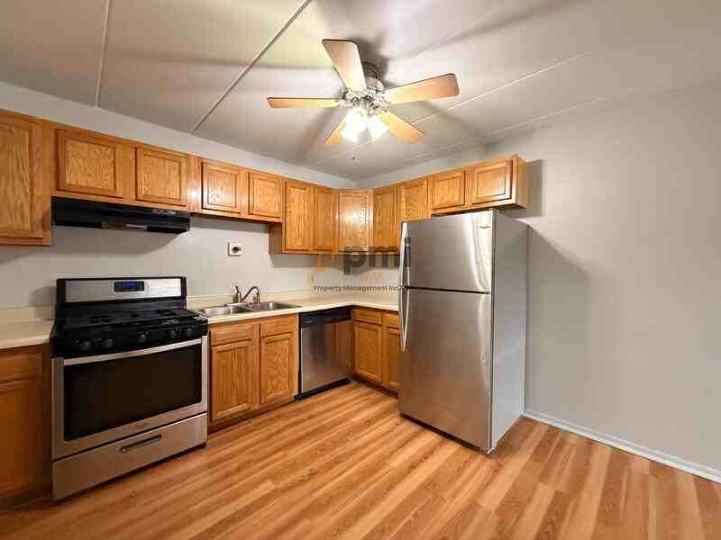 111 Harrington Ave #4 - Photo 4 of 11