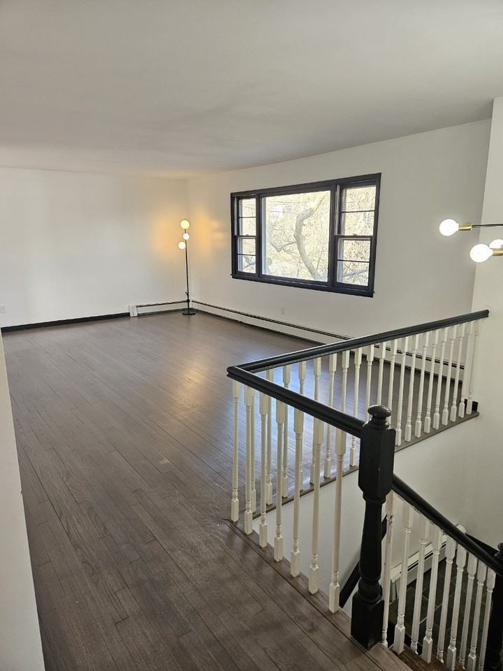 457 Clove Rd - Photo 4 of 12