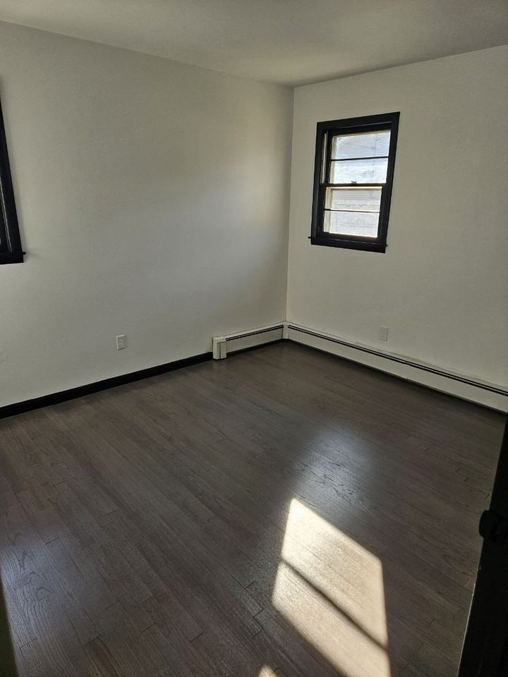 457 Clove Rd - Photo 6 of 12