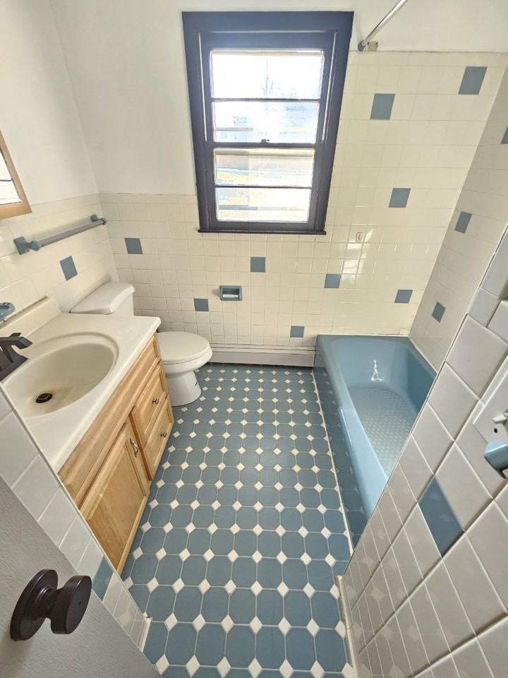 457 Clove Rd - Photo 7 of 12