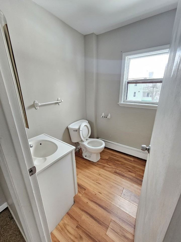 25 Broad St #2 - Photo 2 of 6