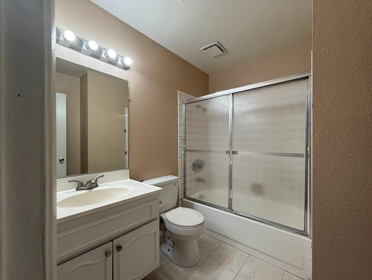 1029 Willow Tree Dr #C - Photo 4 of 13