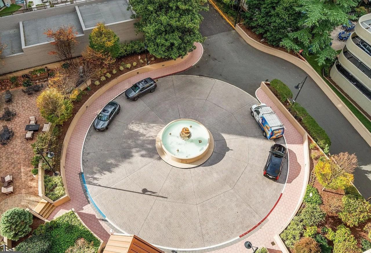 1211 S Eads St #1009 - Photo 4 of 22