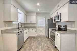 featured image of 351 W Ray Rd