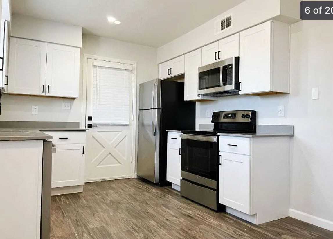 351 W Ray Rd - Photo 2 of 7