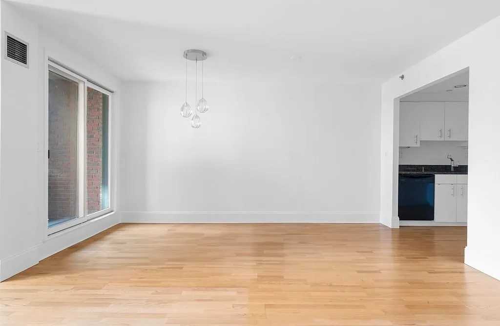 10 Rogers St - Photo 5 of 11