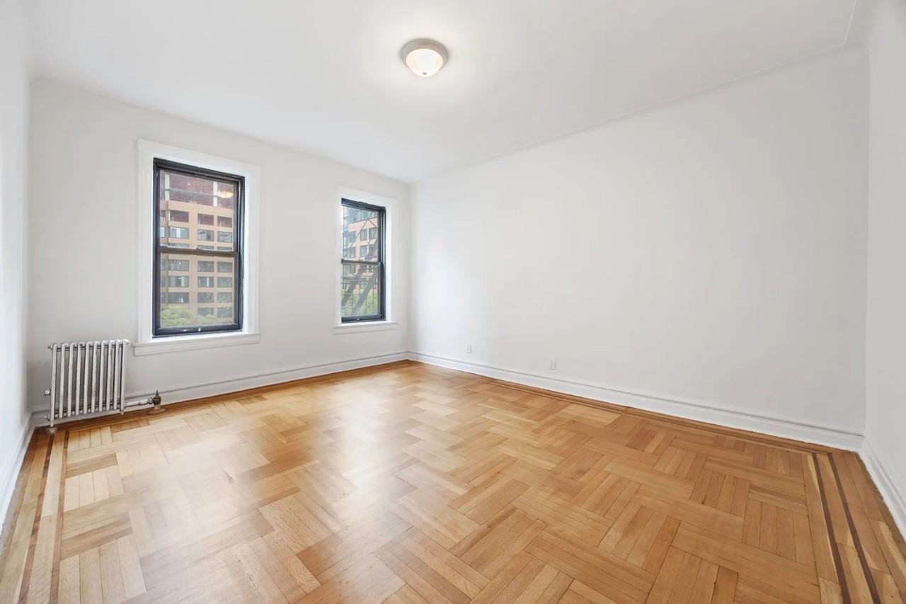 12 Crown St - Photo 2 of 10