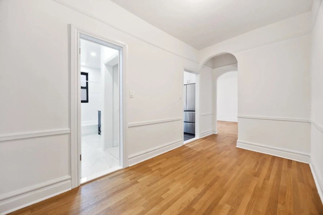 12 Crown St - Photo 4 of 10