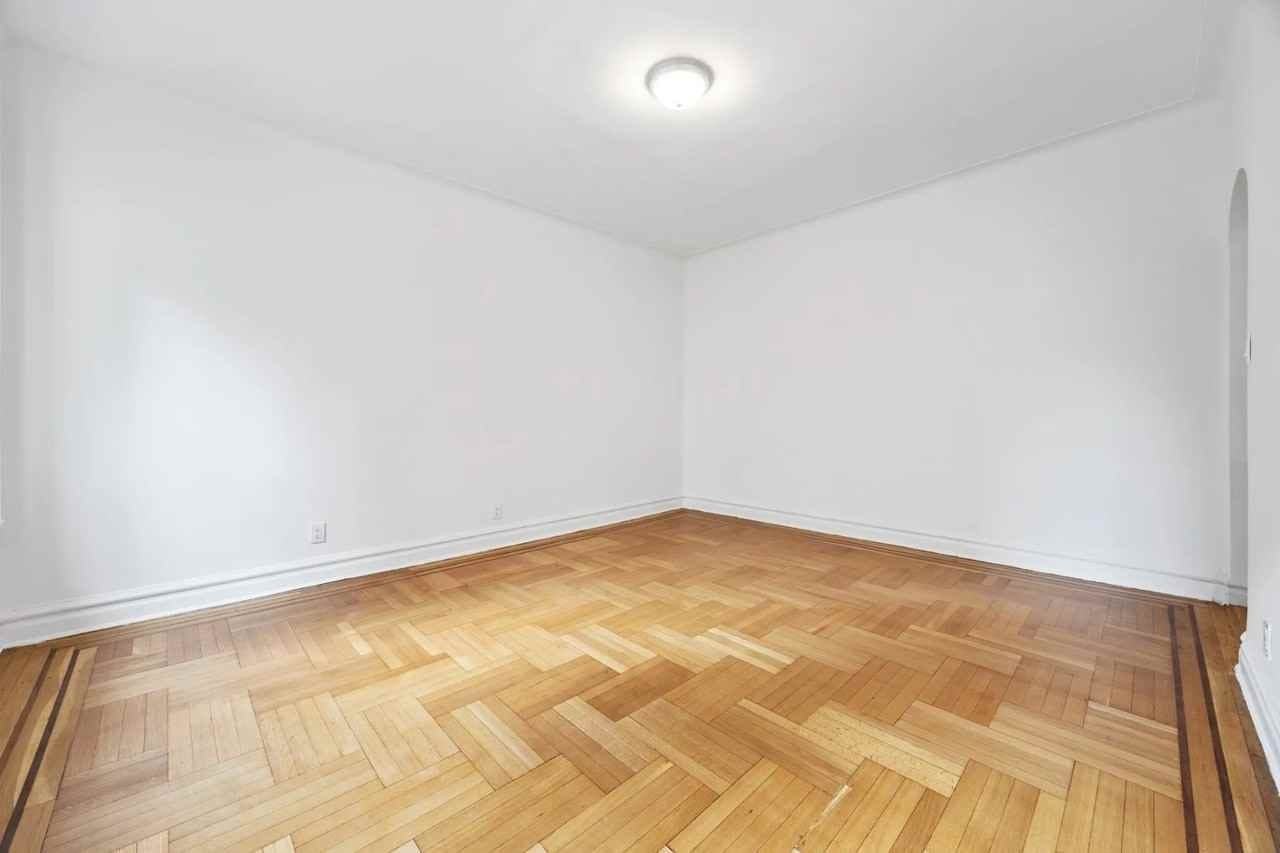 12 Crown St - Photo 7 of 10