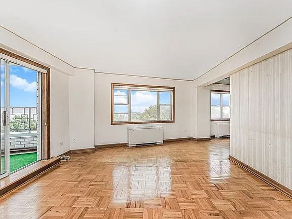 8901 Shore Rd - Photo 3 of 7