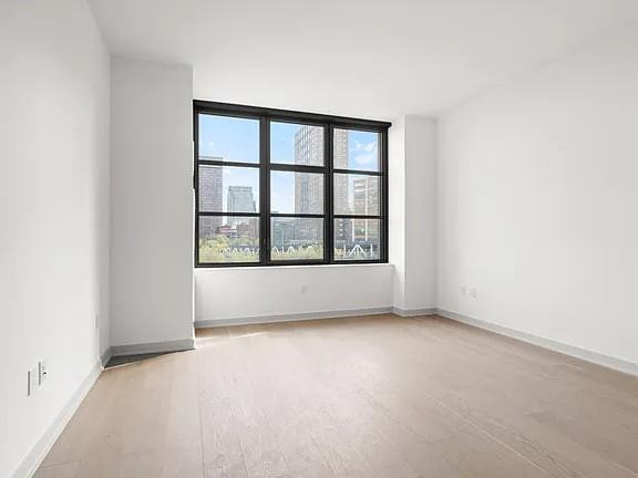 115 York St - Photo 4 of 5