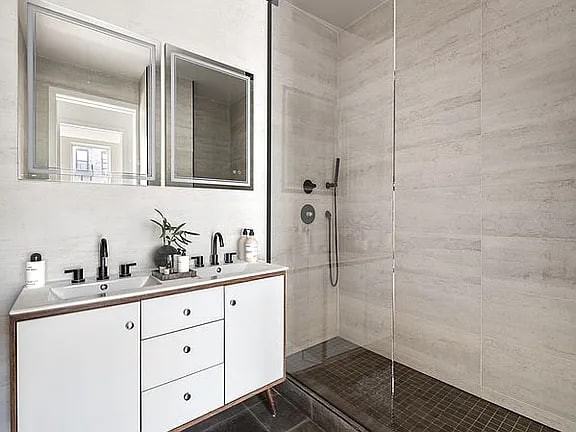 136 14Th St - Photo 5 of 7