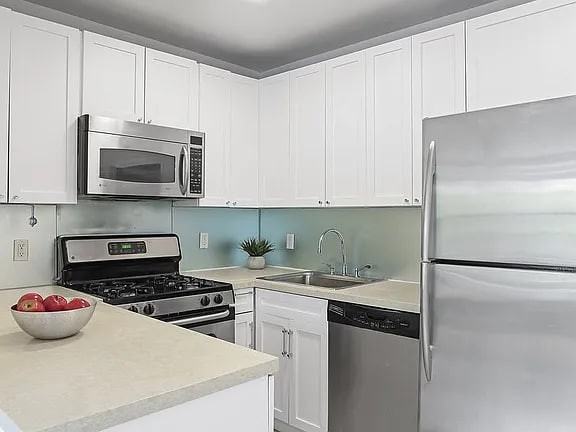 145 Park Pl - Photo 2 of 6