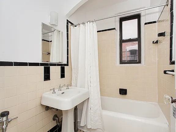 811 Cortelyou Rd - Photo 5 of 6