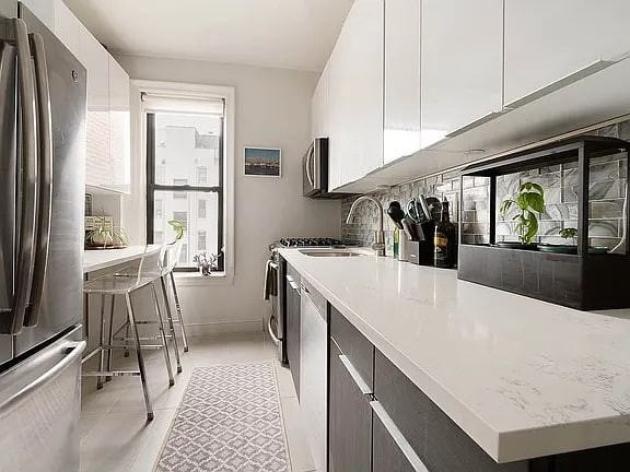 285 Prospect Pl - Photo 2 of 5