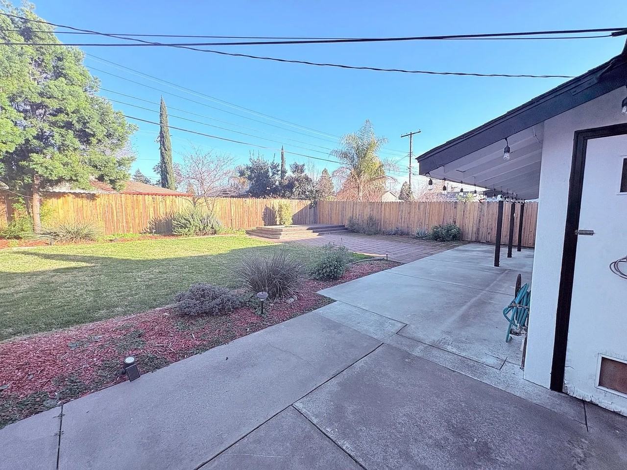 1524 Gladstone Dr - Photo 2 of 13