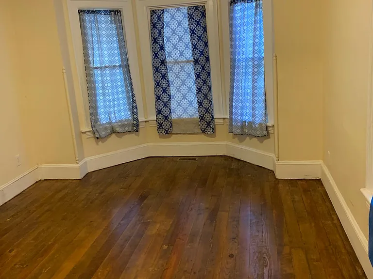 183 Denver Ave - Photo 4 of 10