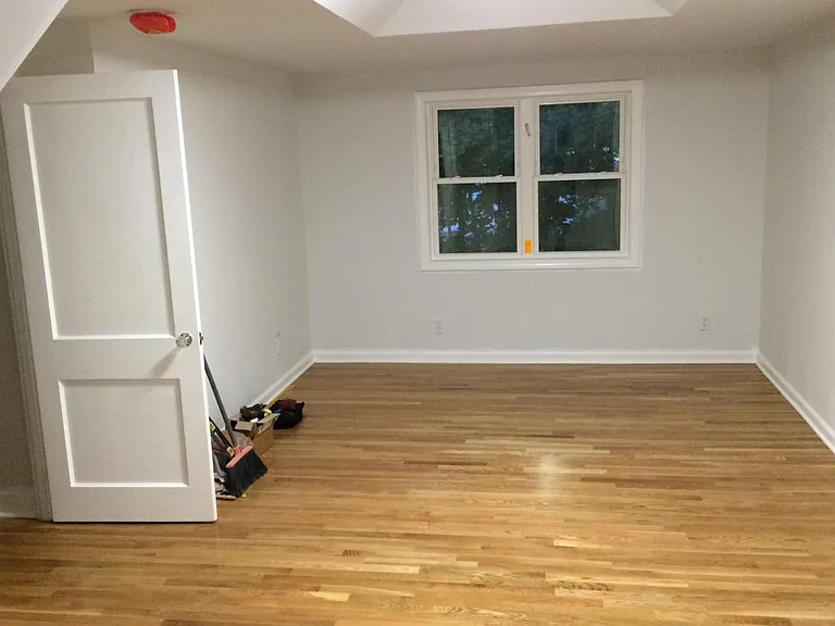 60 Kohary Dr - Photo 4 of 11