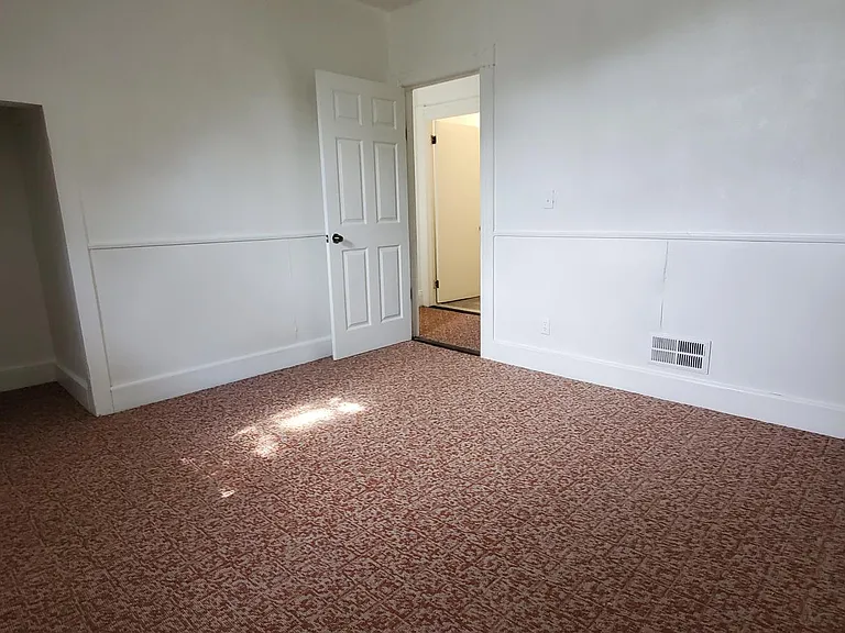 493 Williams St - Photo 2 of 12