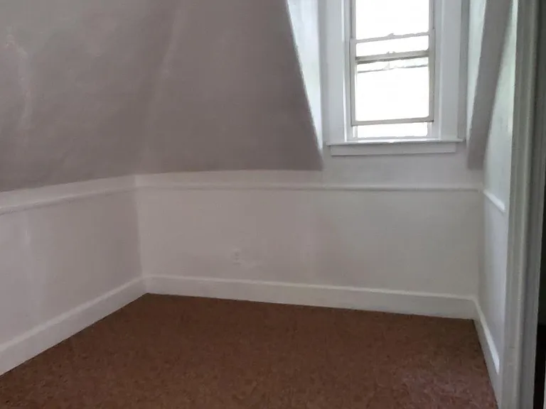 493 Williams St - Photo 3 of 12