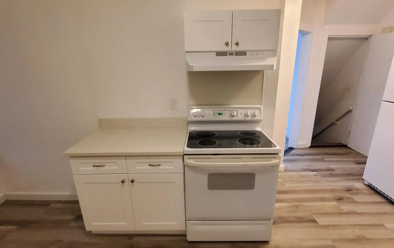 493 Williams St - Photo 7 of 12