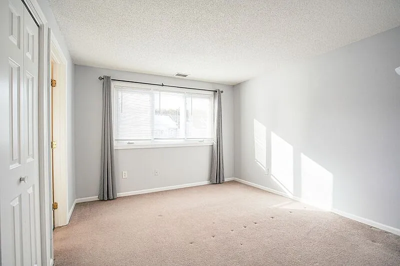 10 Oak Ridge Dr - Photo 3 of 12