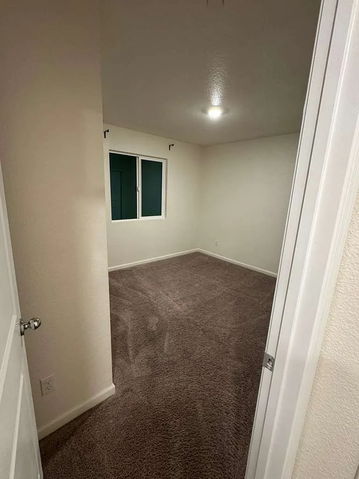 2862 Krone Way - Photo 2 of 8