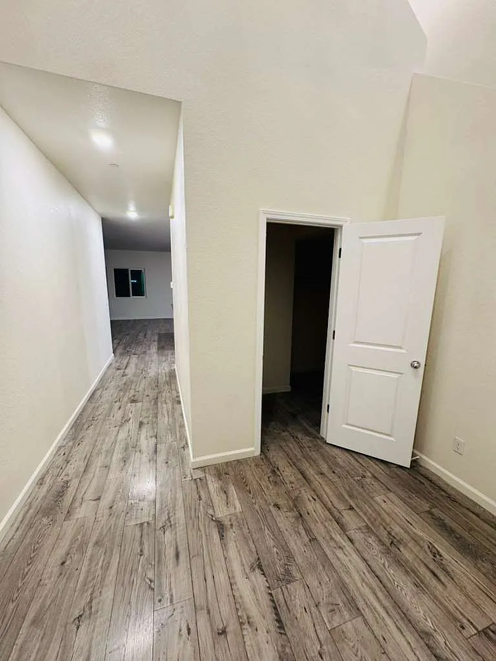 2862 Krone Way - Photo 4 of 8