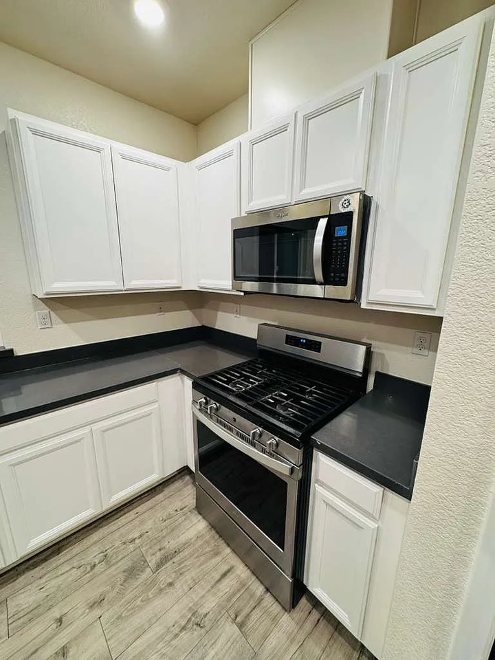 2862 Krone Way - Photo 6 of 8