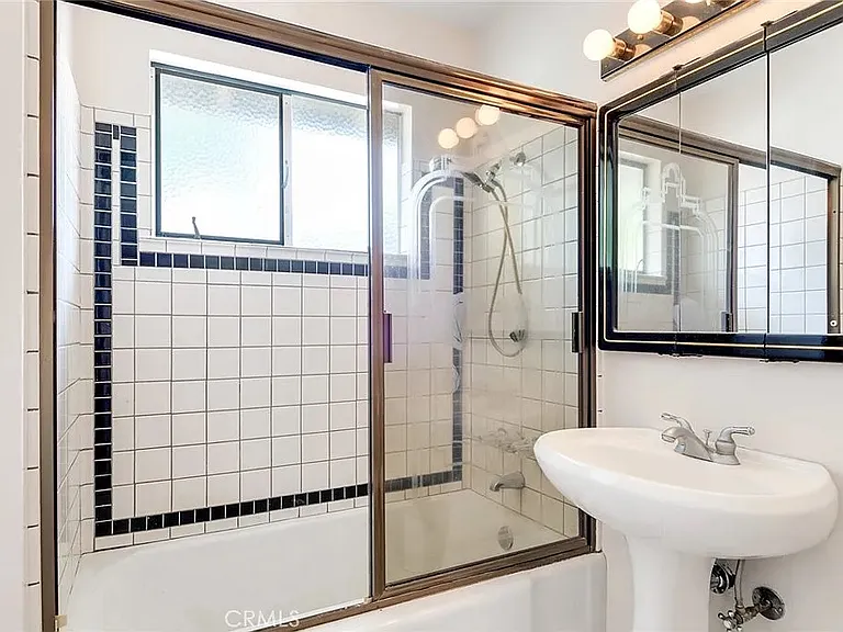 194 W Blaine St - Photo 2 of 10