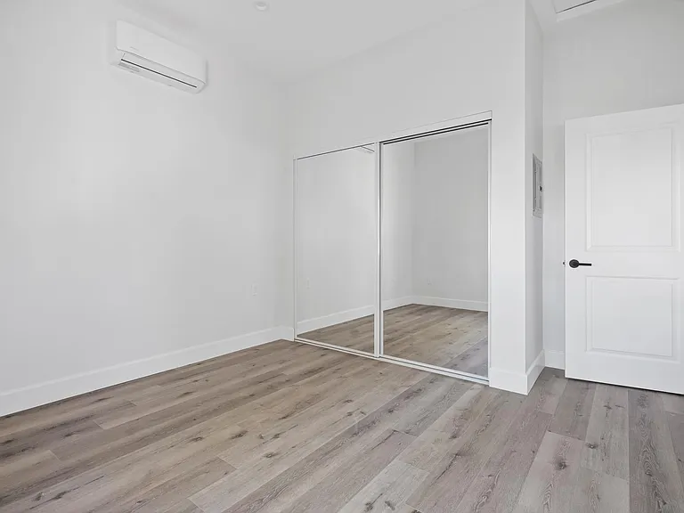 20365 Hartland St - Photo 2 of 7