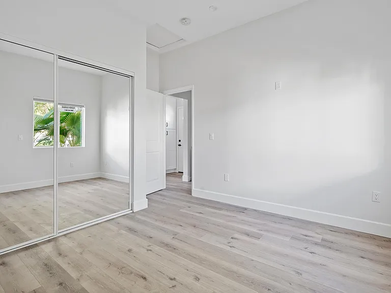 20365 Hartland St - Photo 3 of 7