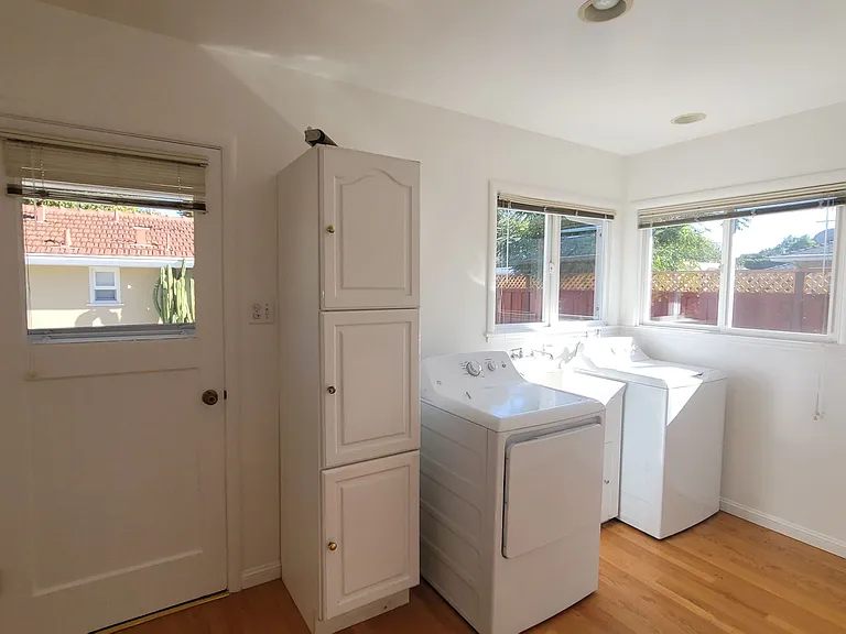 216 Cypress Ave - Photo 2 of 8
