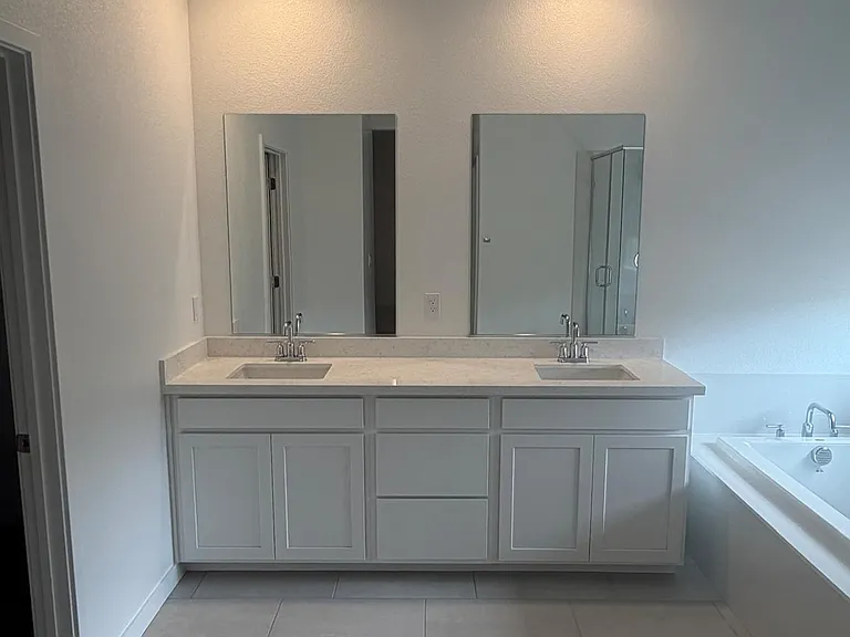 12700 Hereford Ave - Photo 4 of 10