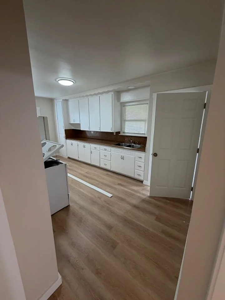 706 S Rock St - Photo 3 of 7